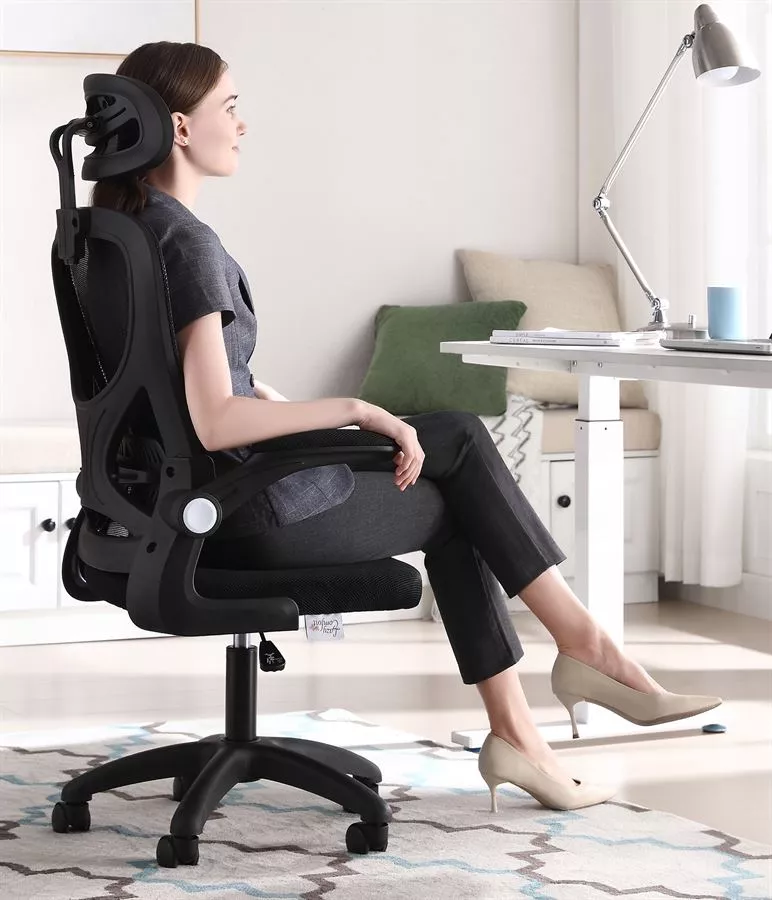 כיסא מנהלים יוקרתי דגם HI-TECH עם ידיות מתכווננות ומשענת ראש מתצוגה ועודפים