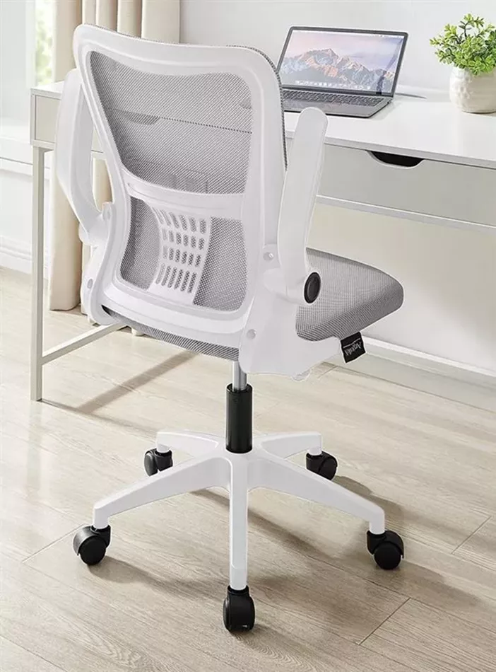 כסא מנהלים יוקרתי עם ידיות מתכווננות דגם XP-12 צבע אפור לבן מתצוגה ועודפים